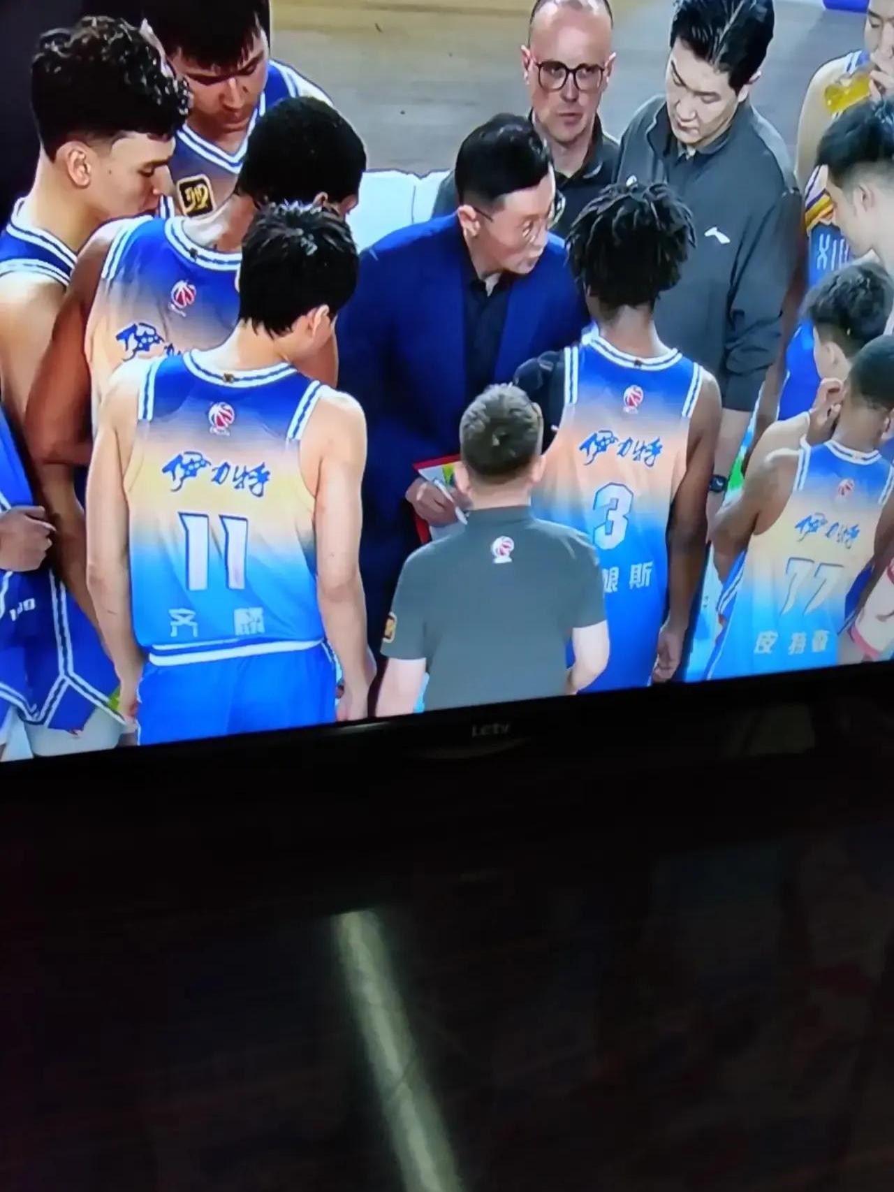 球队主教练下令严阵以待，备战关键战役